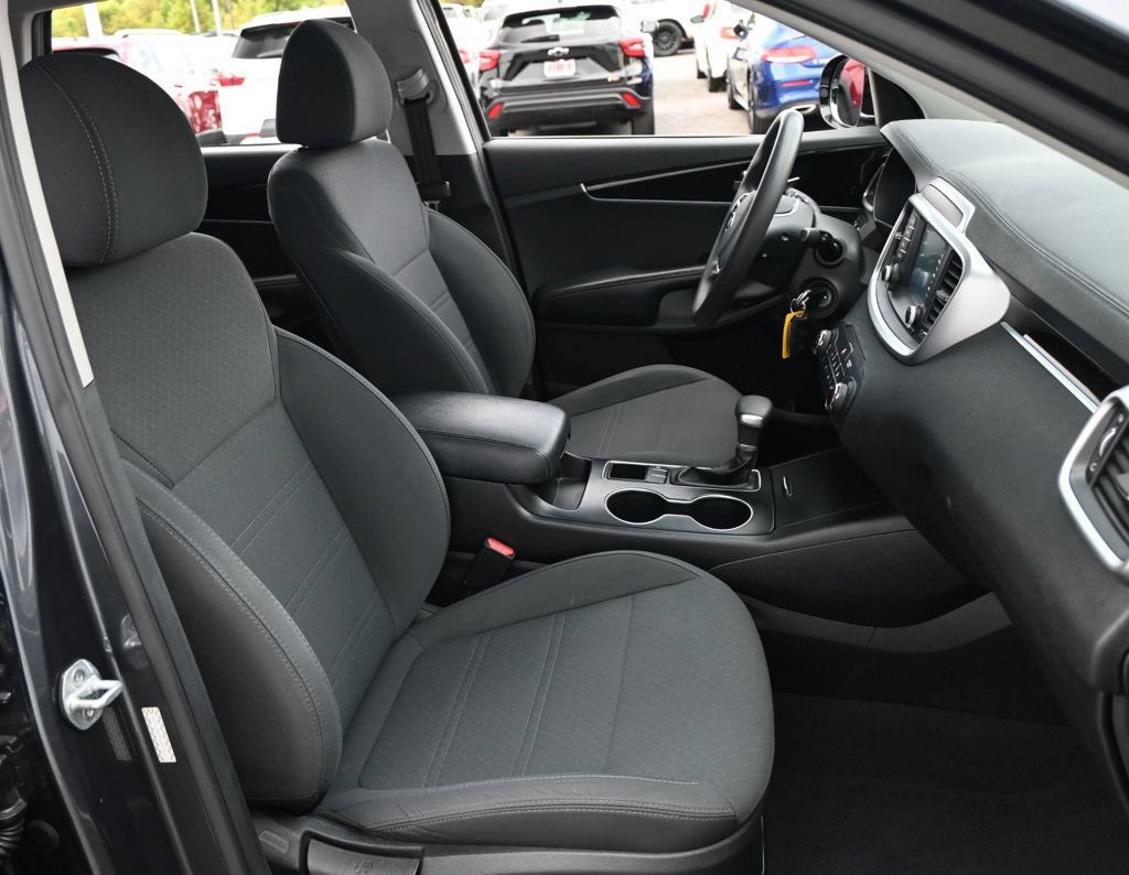 Used 2020 Kia Sorento LX FWD image 16
