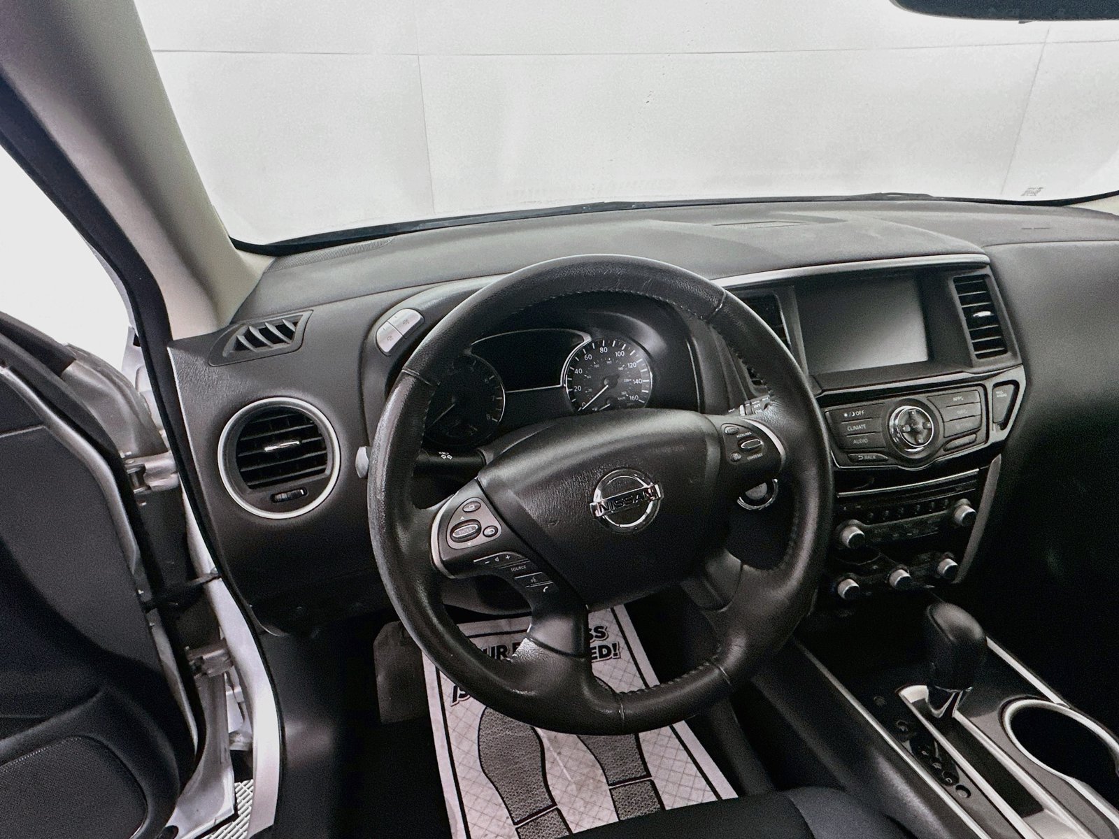 Used 2018 Nissan Pathfinder SV AWD/4WD image 11