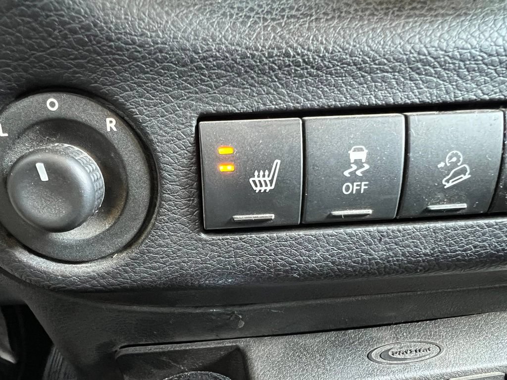 Used 2015 Jeep Wrangler Unlimited Sahara w/ Dual Top Group AWD/4WD image 27
