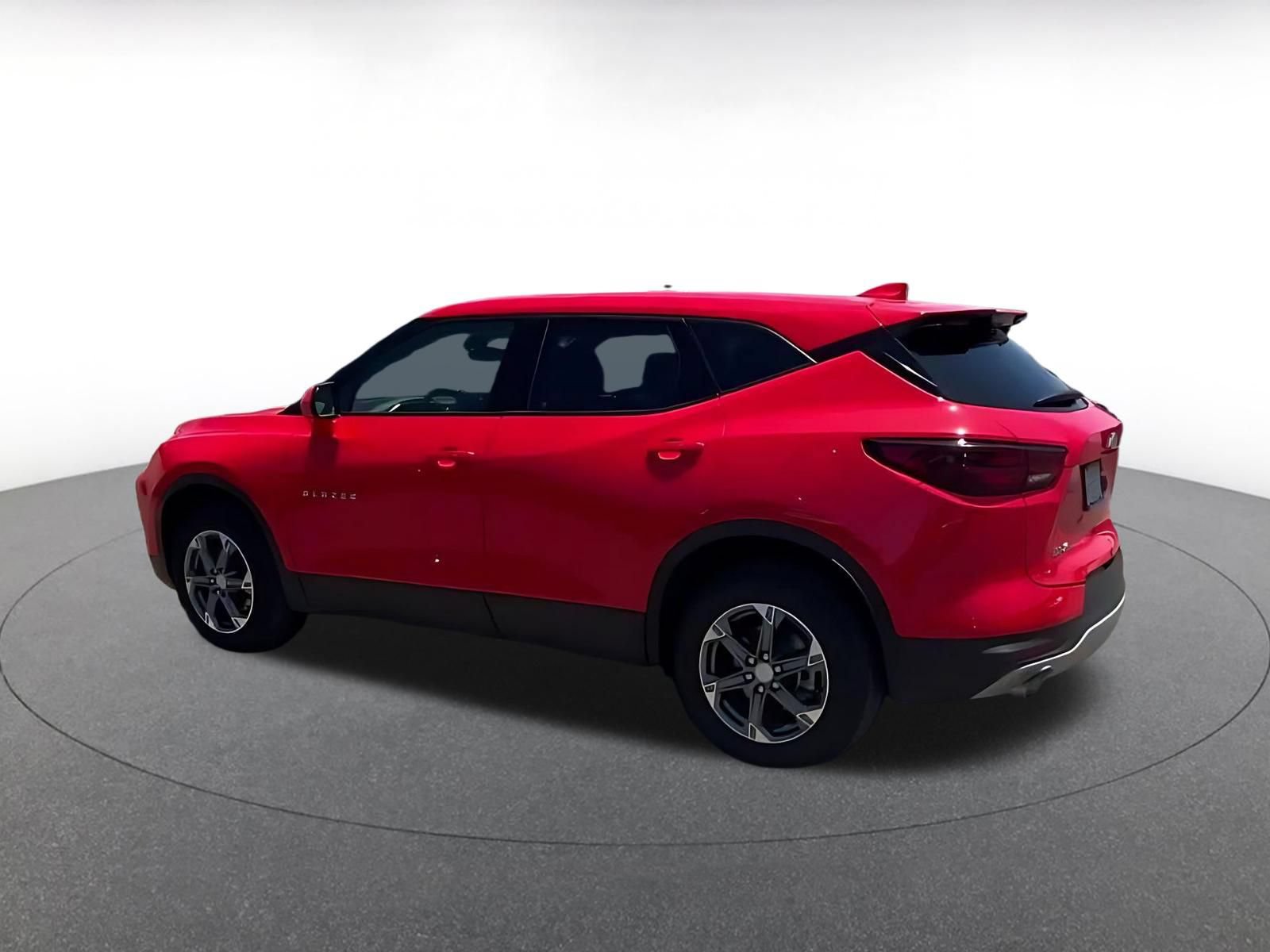 Used 2025 Chevrolet Blazer LT FWD image 8