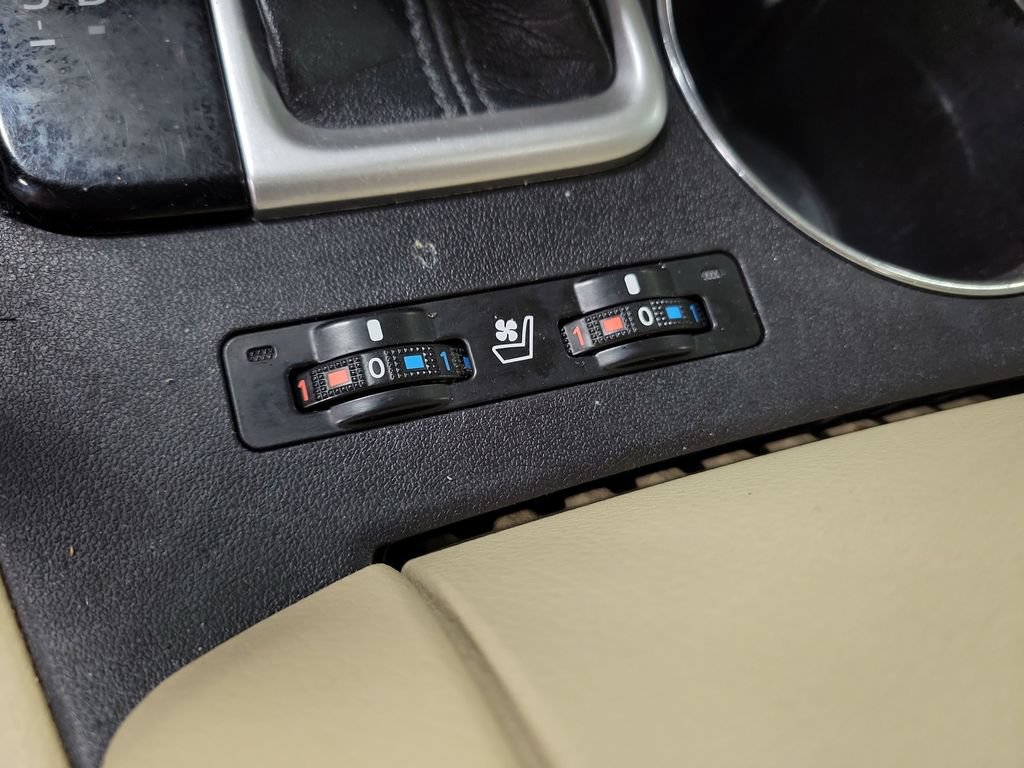 Used 2018 Toyota Highlander Limited Platinum AWD/4WD image 16