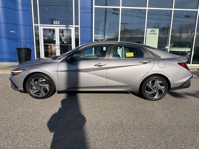 Certified 2025 Hyundai Elantra Sport image 9