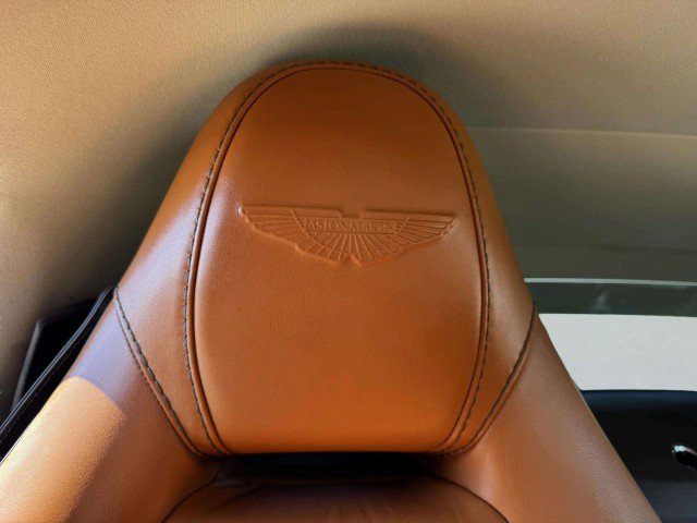 Used 2022 Aston Martin V8 Vantage Roadster image 39