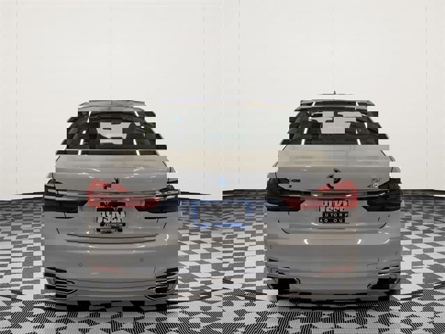 Used 2018 BMW 740i xDrive image 7