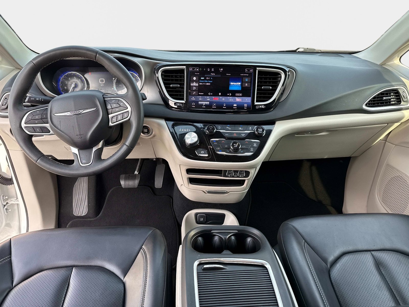 Used 2023 Chrysler Pacifica Touring-L image 17