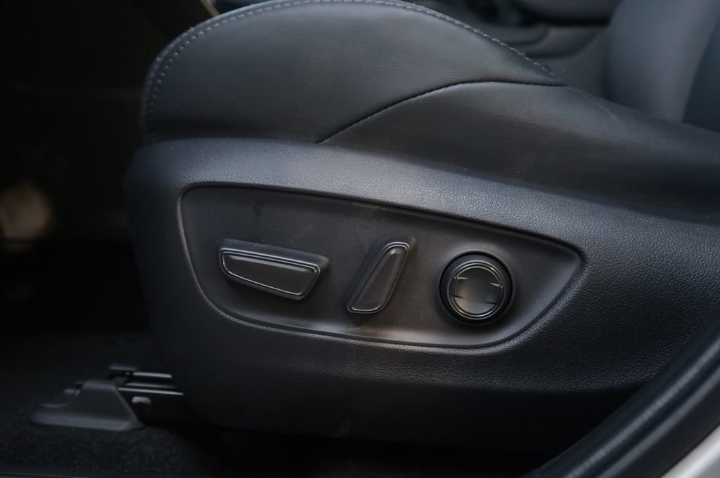 Used 2022 Toyota Venza XLE AWD/4WD image 27