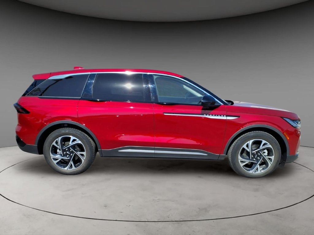 Used 2026 Lincoln Nautilus Premier w/ Equipment Group 102A AWD/4WD image 9
