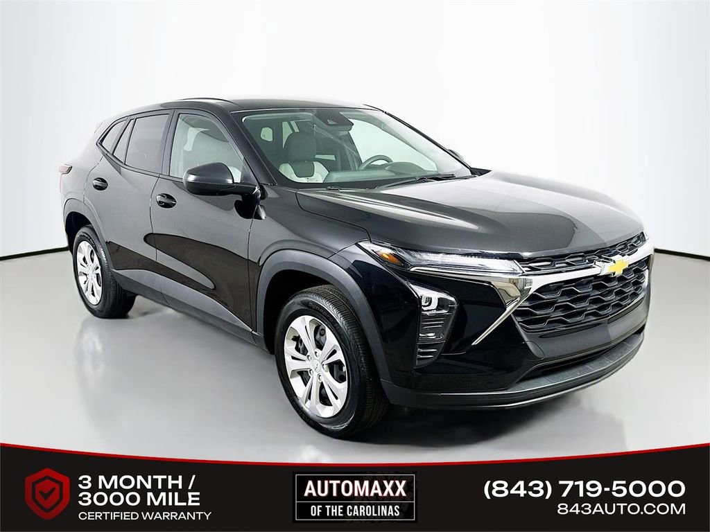 Used 2025 Chevrolet Trax LS FWD image 1