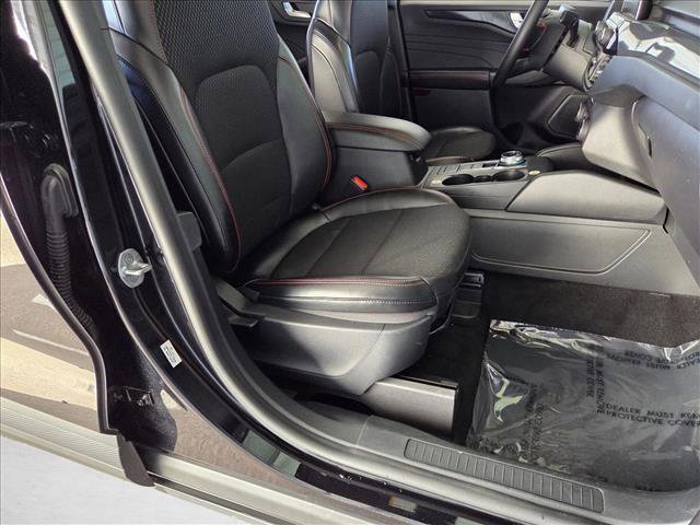 Used 2025 Ford Escape ST-Line image 19