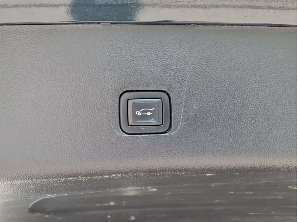 Used 2021 Chevrolet Traverse LT FWD image 31