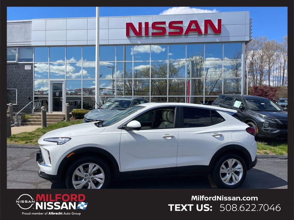 Used 2024 Buick Encore GX Preferred w/ Comfort Package AWD/4WD image 2