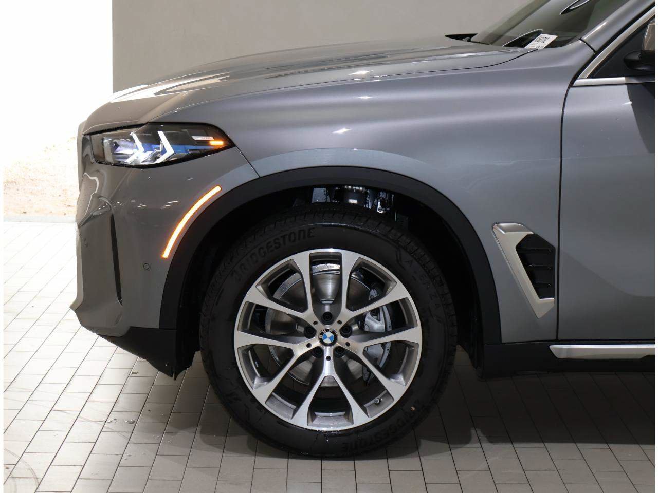 Used 2026 BMW X5 xDrive40i w/ Premium Package AWD/4WD image 4