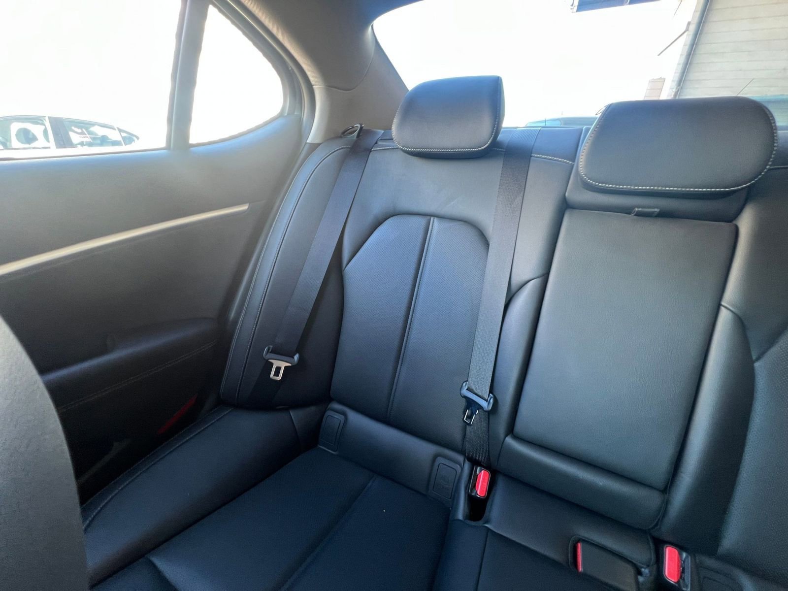 Used 2025 Genesis G70 2.5T image 39