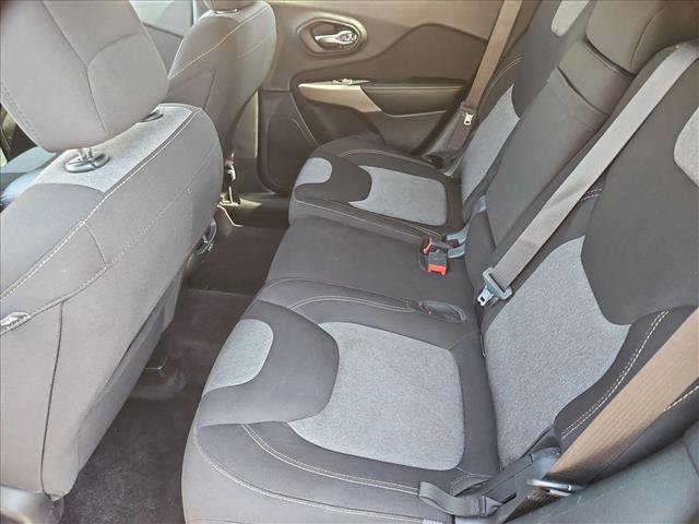 Used 2018 Jeep Cherokee Latitude w/ Altitude Package AWD/4WD image 24