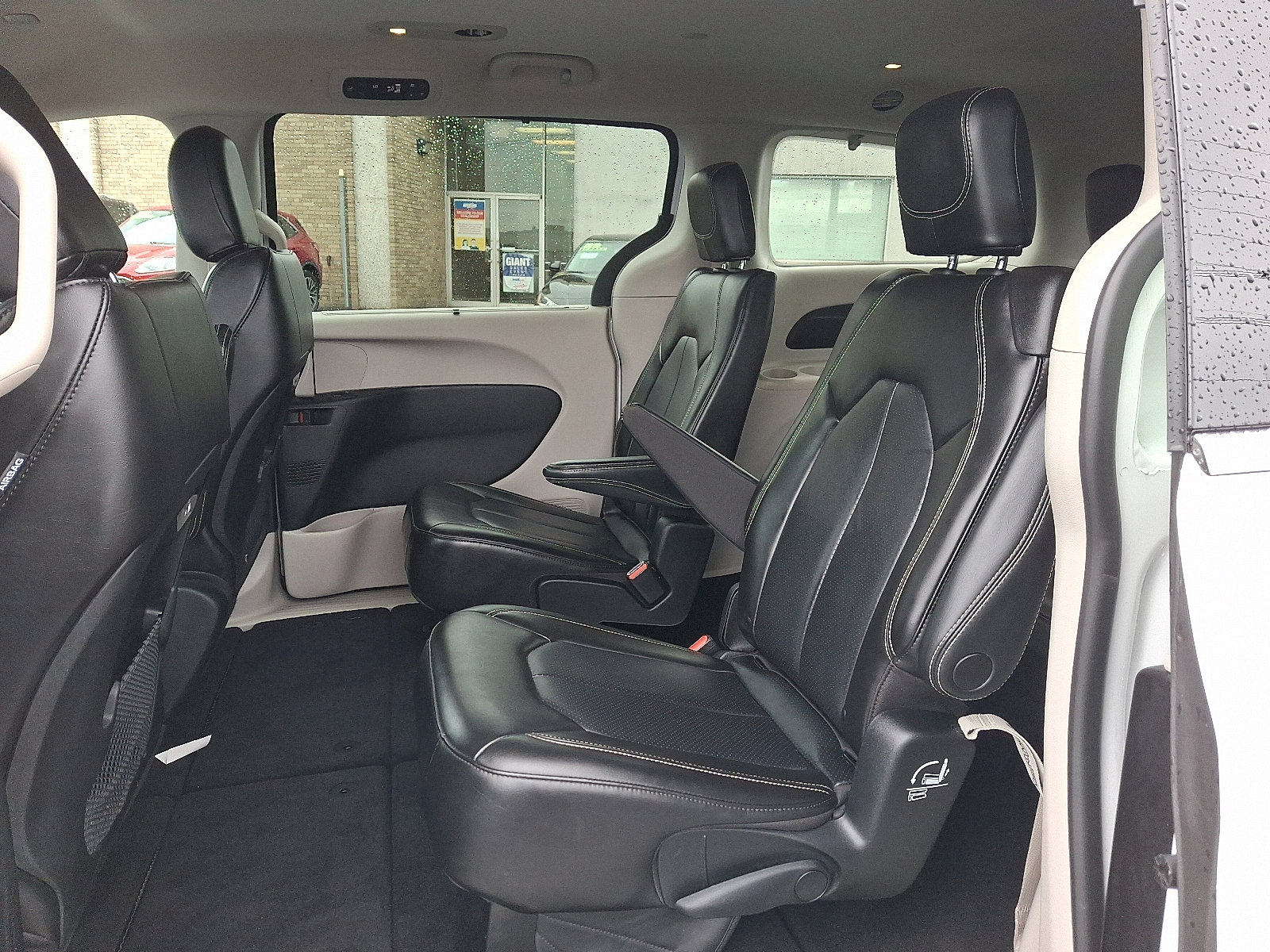 Certified 2023 Chrysler Pacifica Touring-L image 11