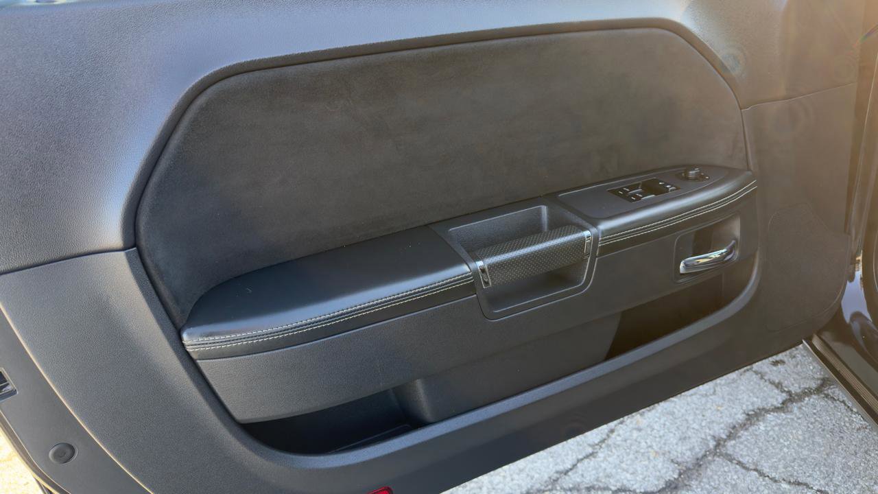 Used 2014 Dodge Challenger SRT8 w/ Harman/Kardon Audio Group image 25