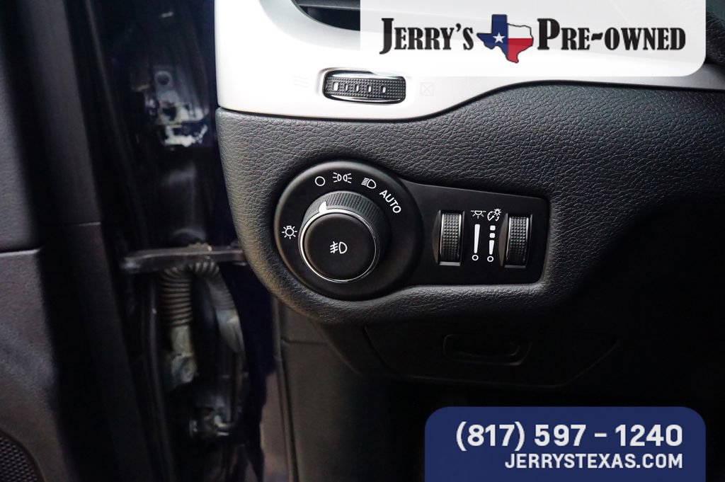 Used 2016 Jeep Cherokee Trailhawk w/ Cold Weather Group image 15