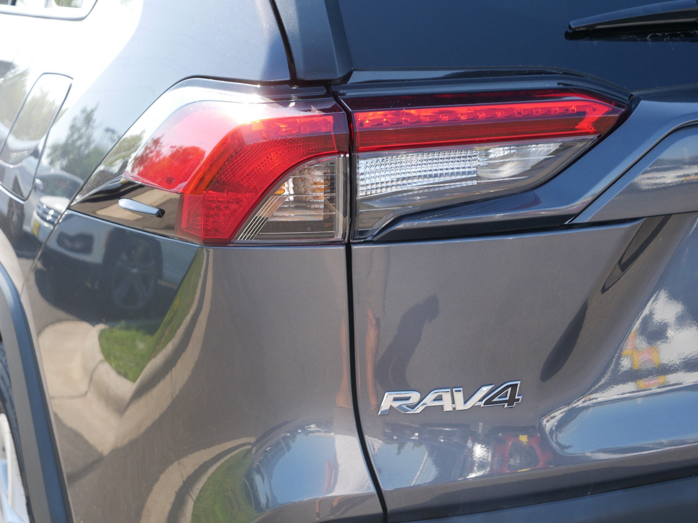 Used 2021 Toyota RAV4 LE AWD/4WD image 17