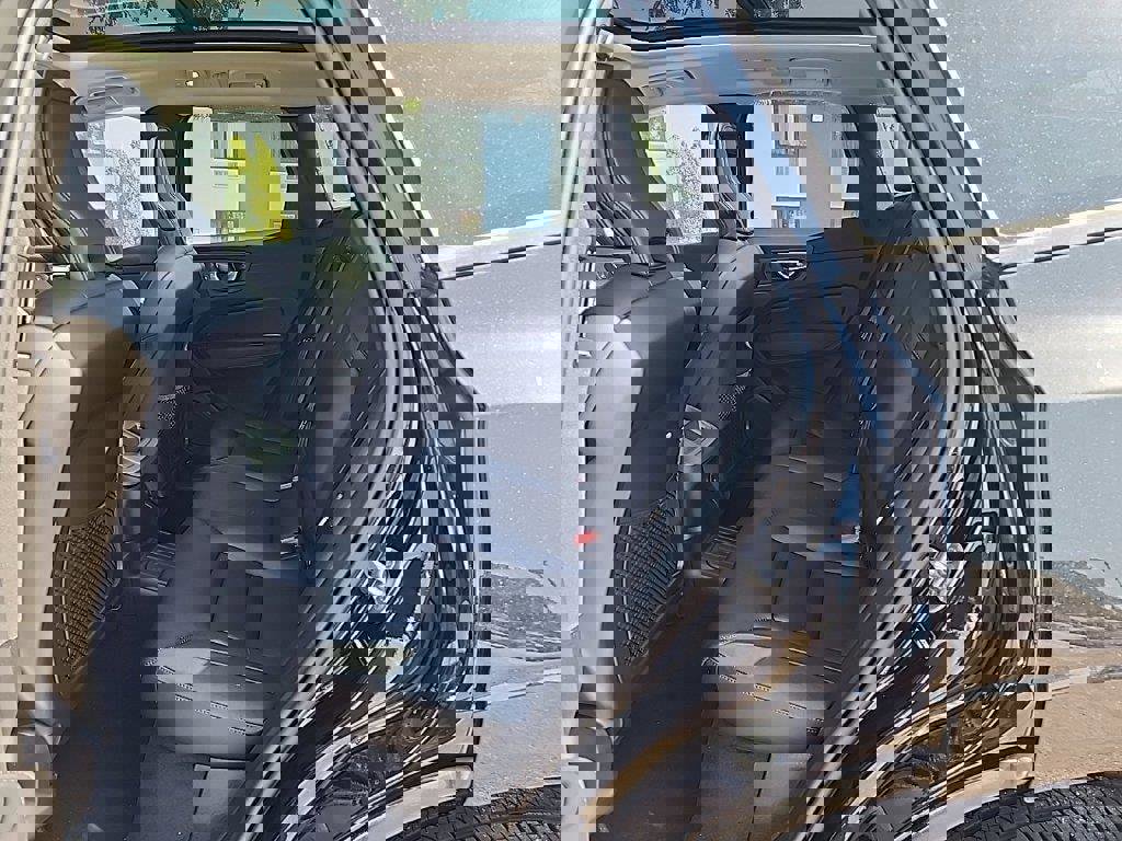 Used 2025 Volvo XC60 T8 Core w/ Climate Package image 7