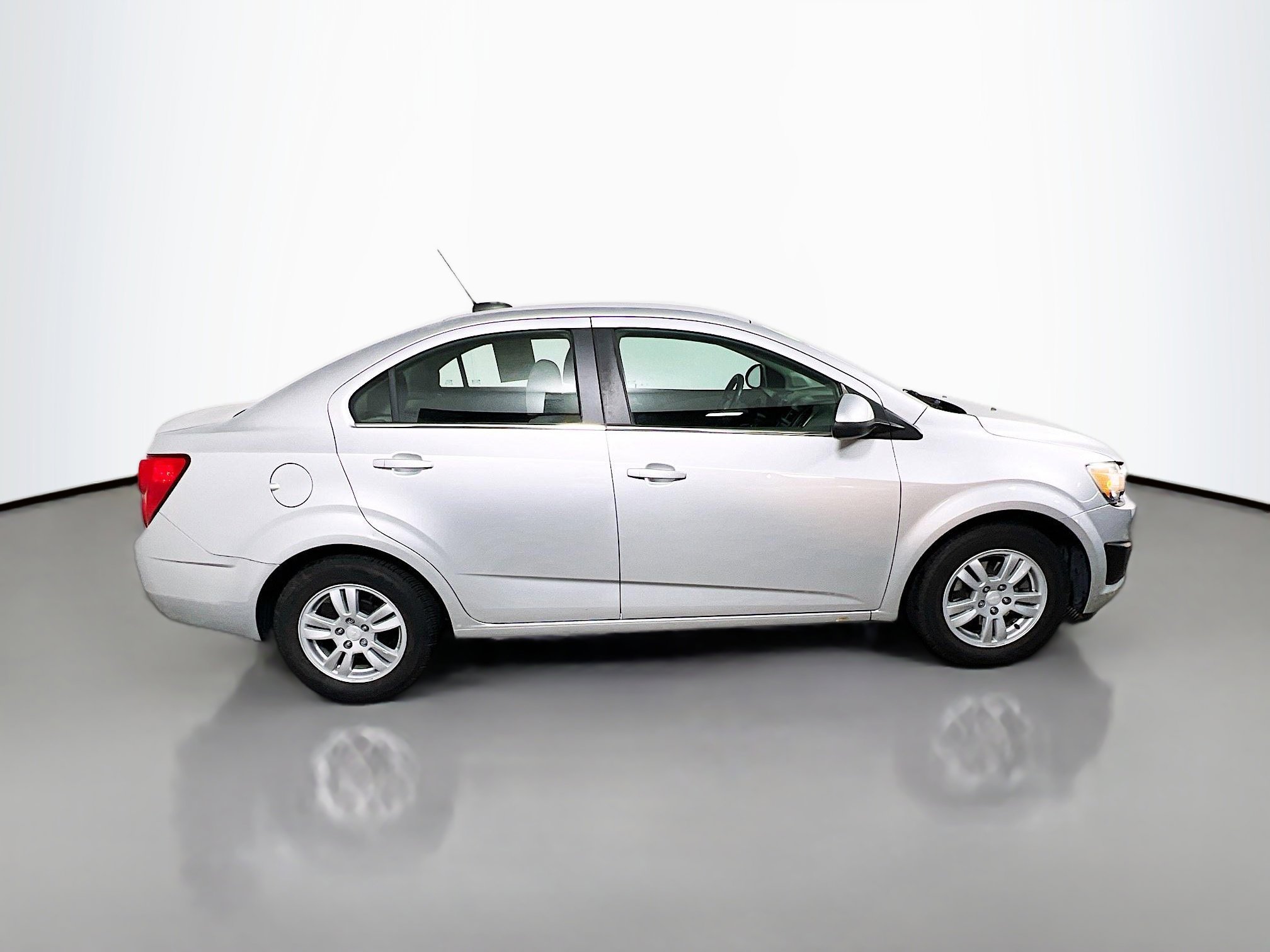 Used 2016 Chevrolet Sonic LT image 3