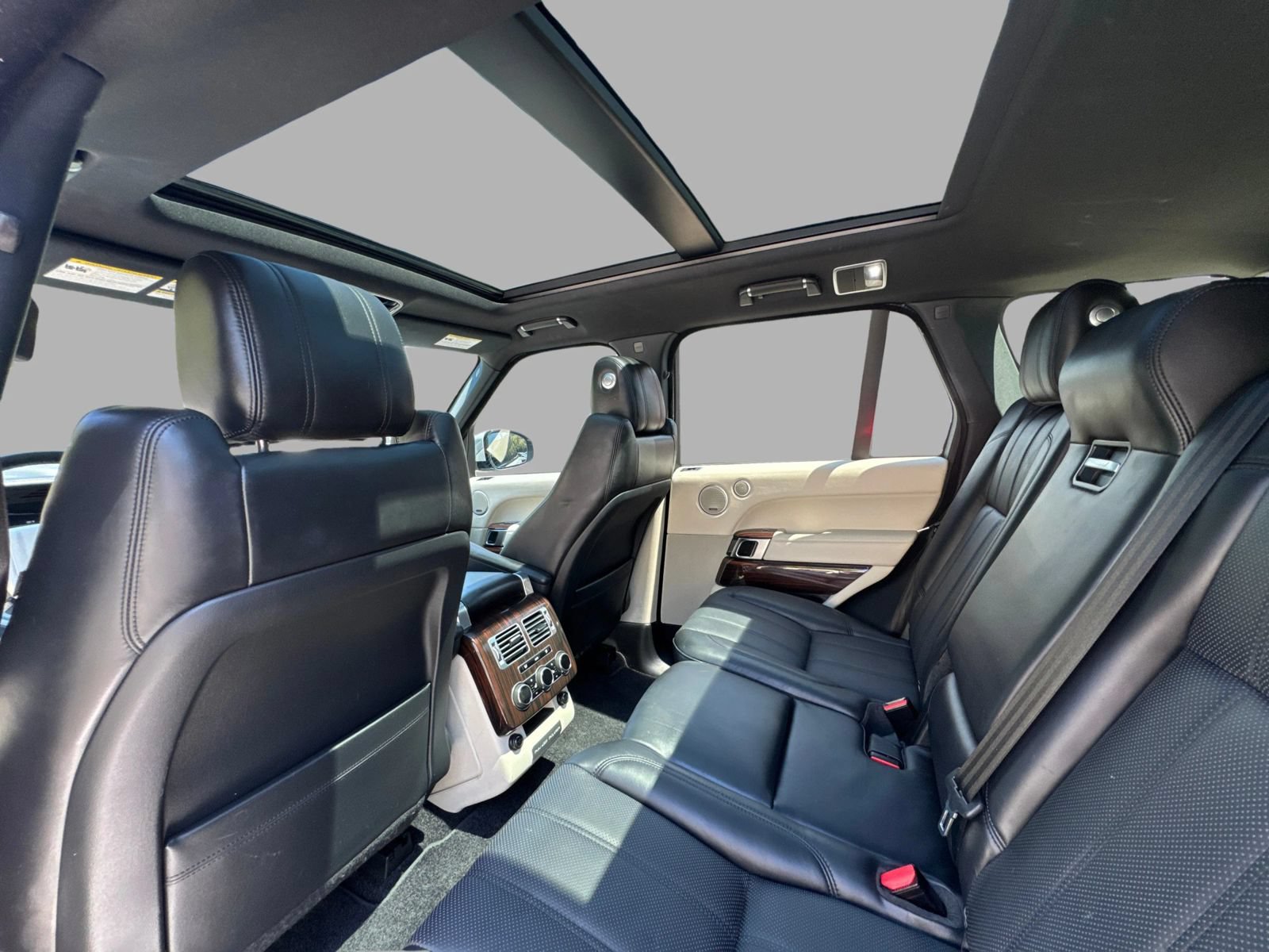 Used 2015 Land Rover Range Rover Supercharged AWD/4WD image 51