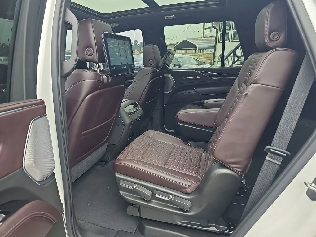 Used 2021 Cadillac Escalade Premium Luxury Platinum image 21