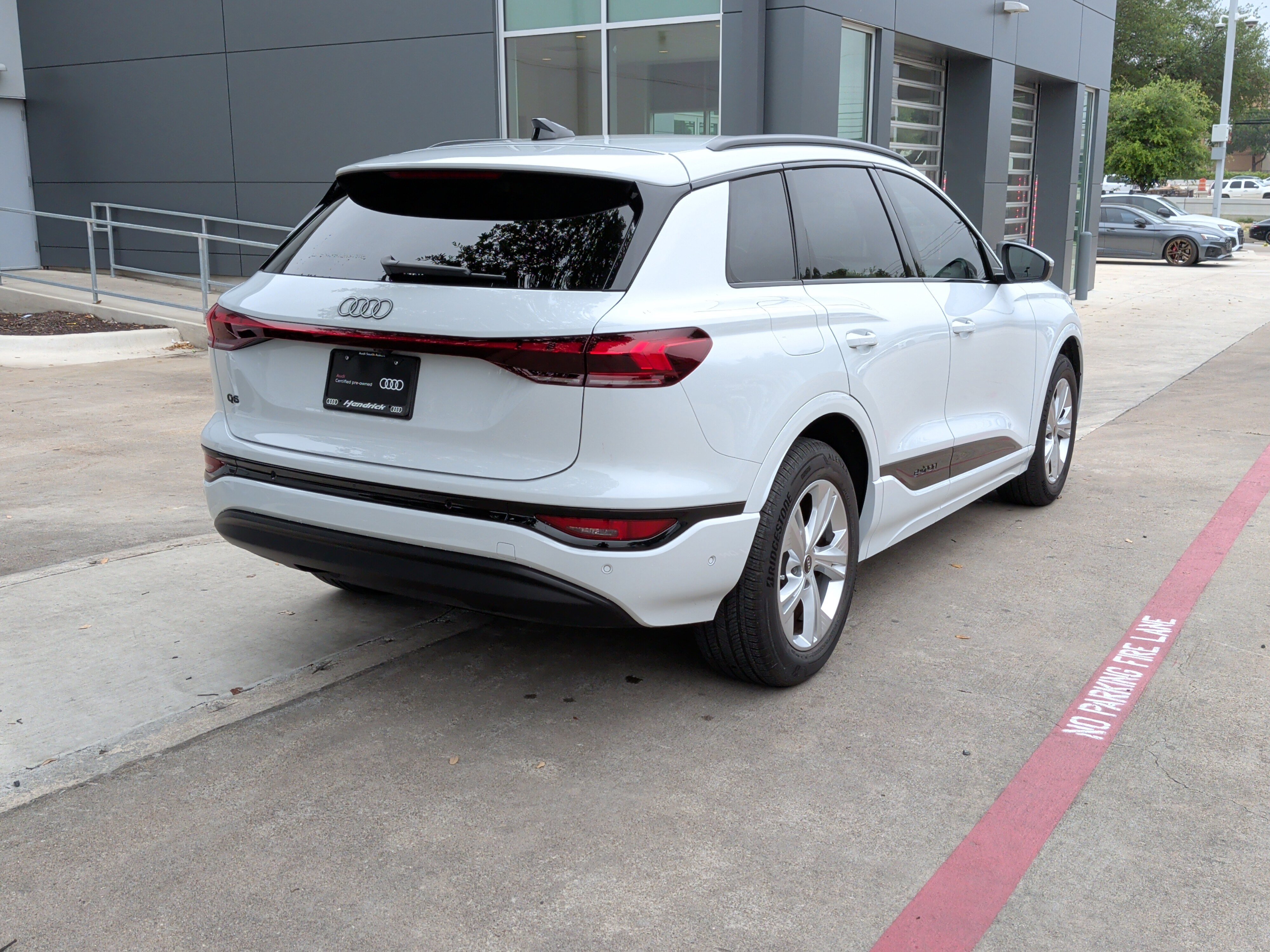 Certified 2025 Audi Q6 e-tron Premium w/ Convenience Package RWD image 10