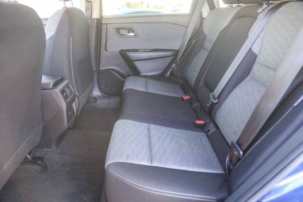 Used 2023 Nissan Rogue SV FWD image 16