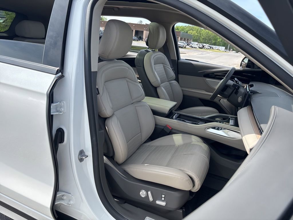 Used 2025 Lincoln Nautilus Reserve image 43