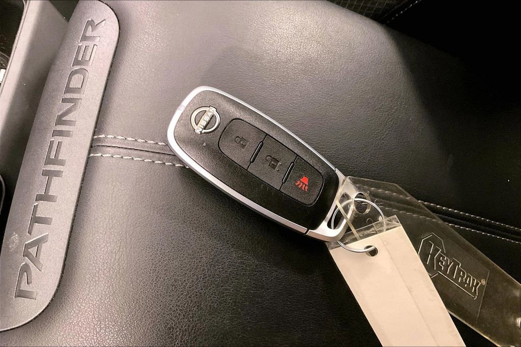 Certified 2025 Nissan Pathfinder S image 14