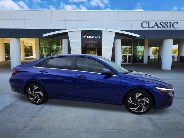 Used 2025 Hyundai Elantra Limited FWD image 9