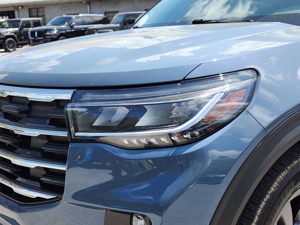 Used 2025 Ford Explorer Active w/ Active Comfort Package image 7