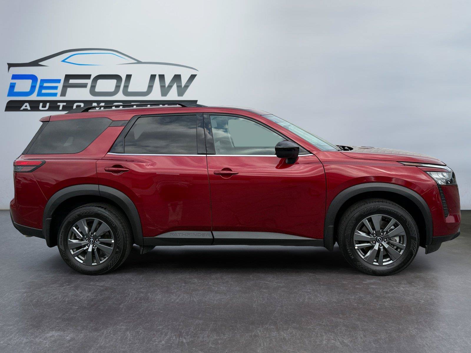 Used 2026 Nissan Pathfinder SV AWD/4WD image 2
