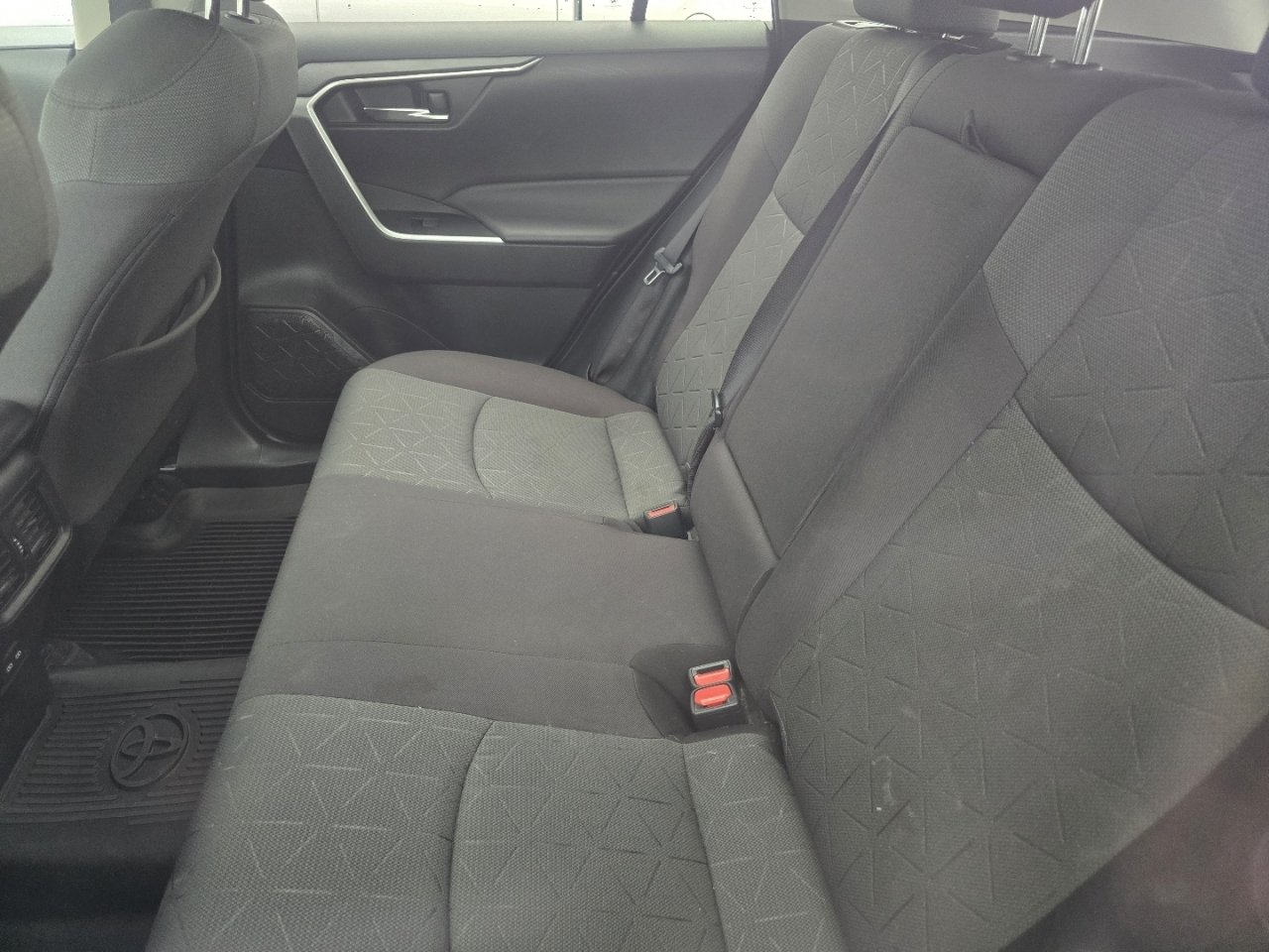 Used 2022 Toyota RAV4 XLE AWD/4WD image 23