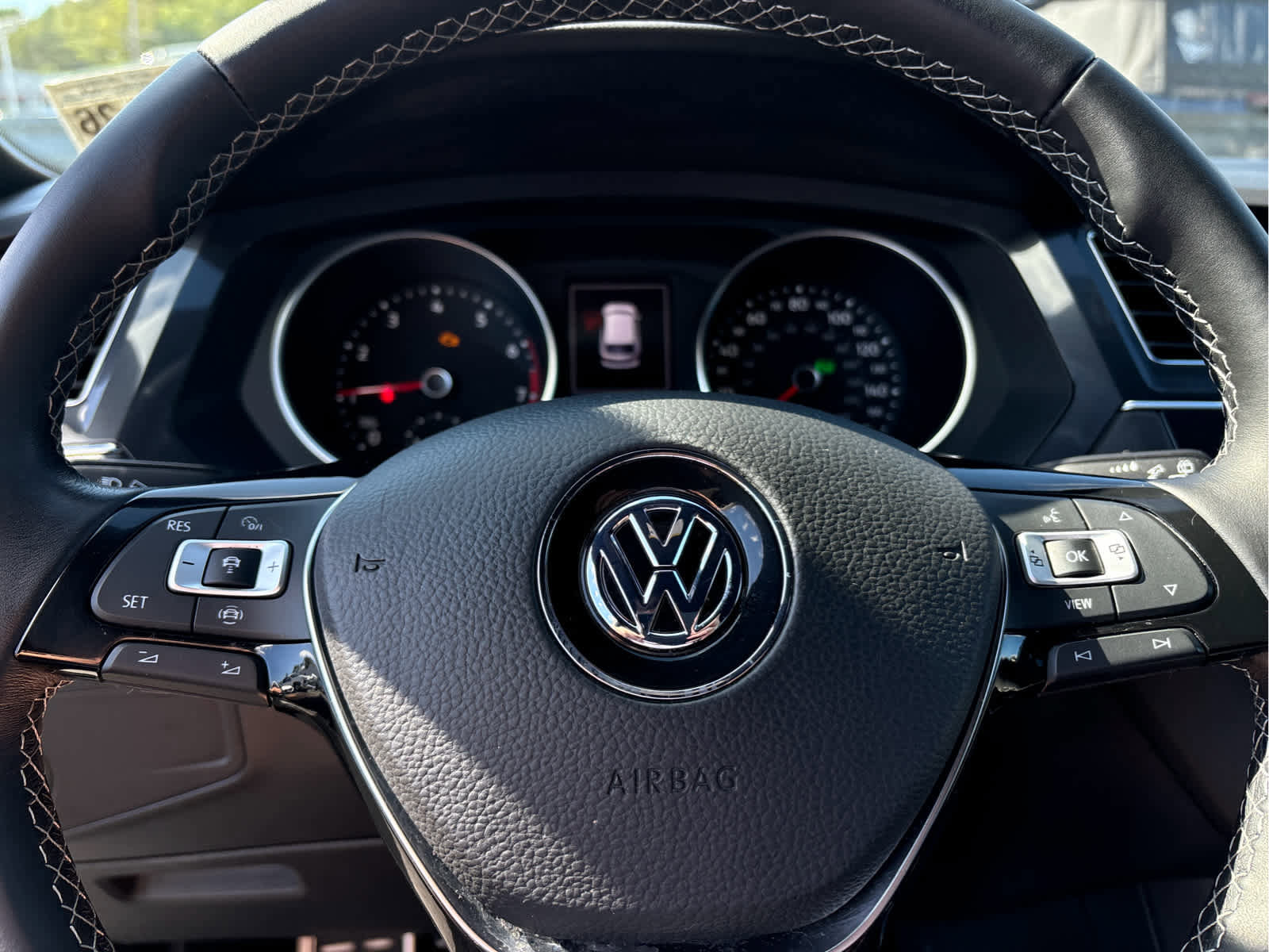 Used 2021 Volkswagen Tiguan SE R-Line image 13