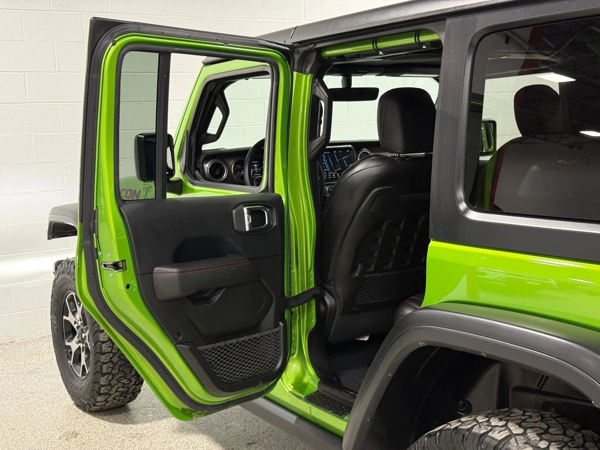 Used 2018 Jeep Wrangler Unlimited Rubicon w/ Dual Top Group image 64