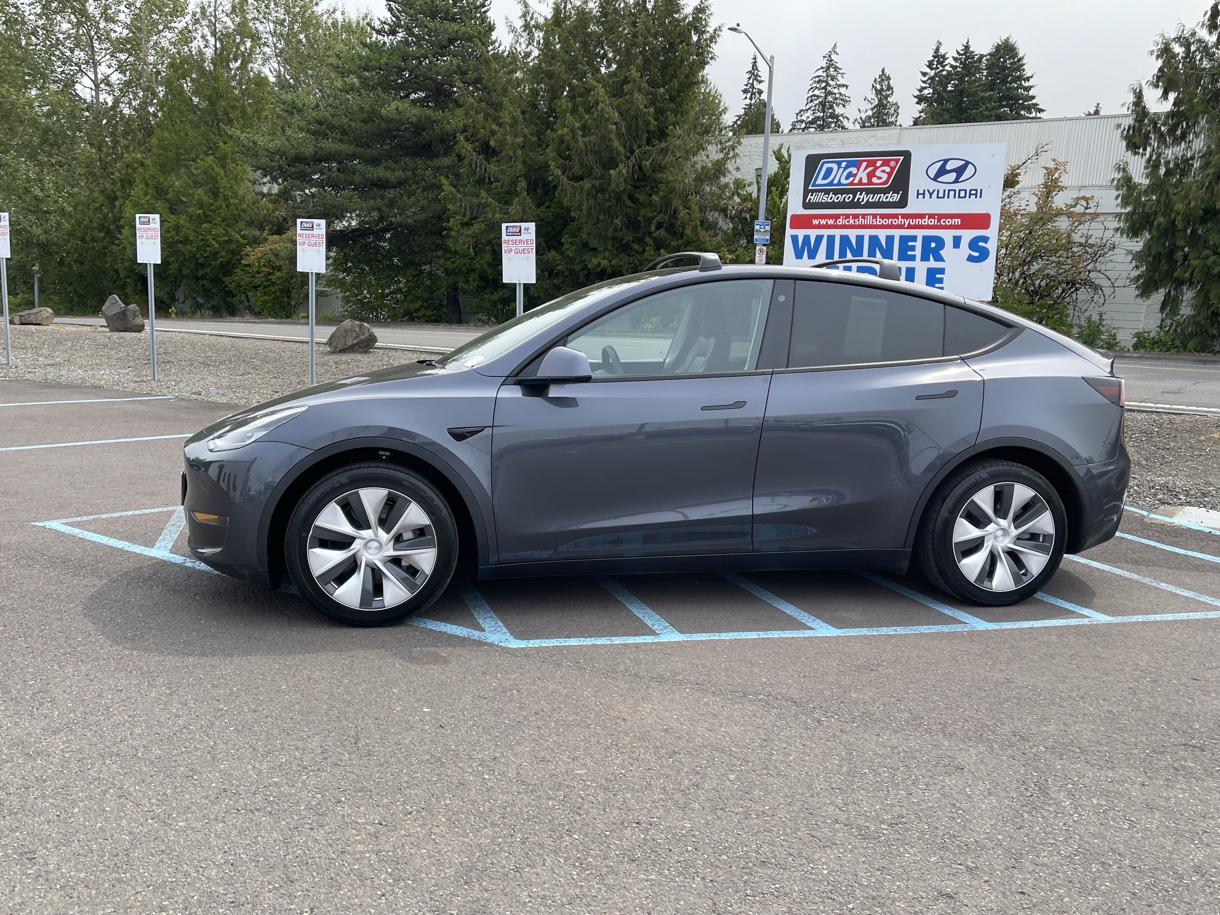 Used 2022 Tesla Model Y Long Range AWD/4WD image 2