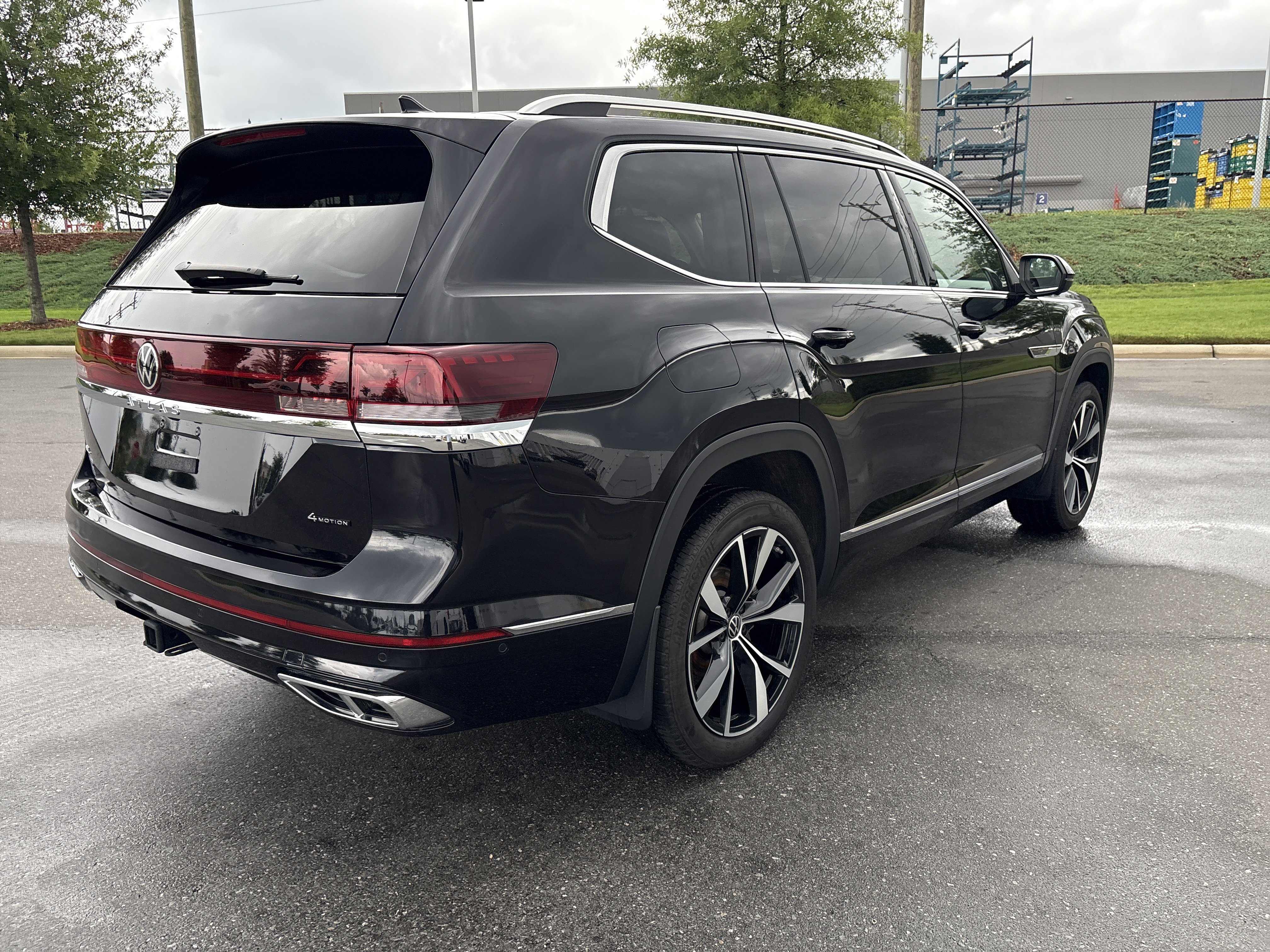 Used 2024 Volkswagen Atlas SEL Premium R-Line AWD/4WD image 9