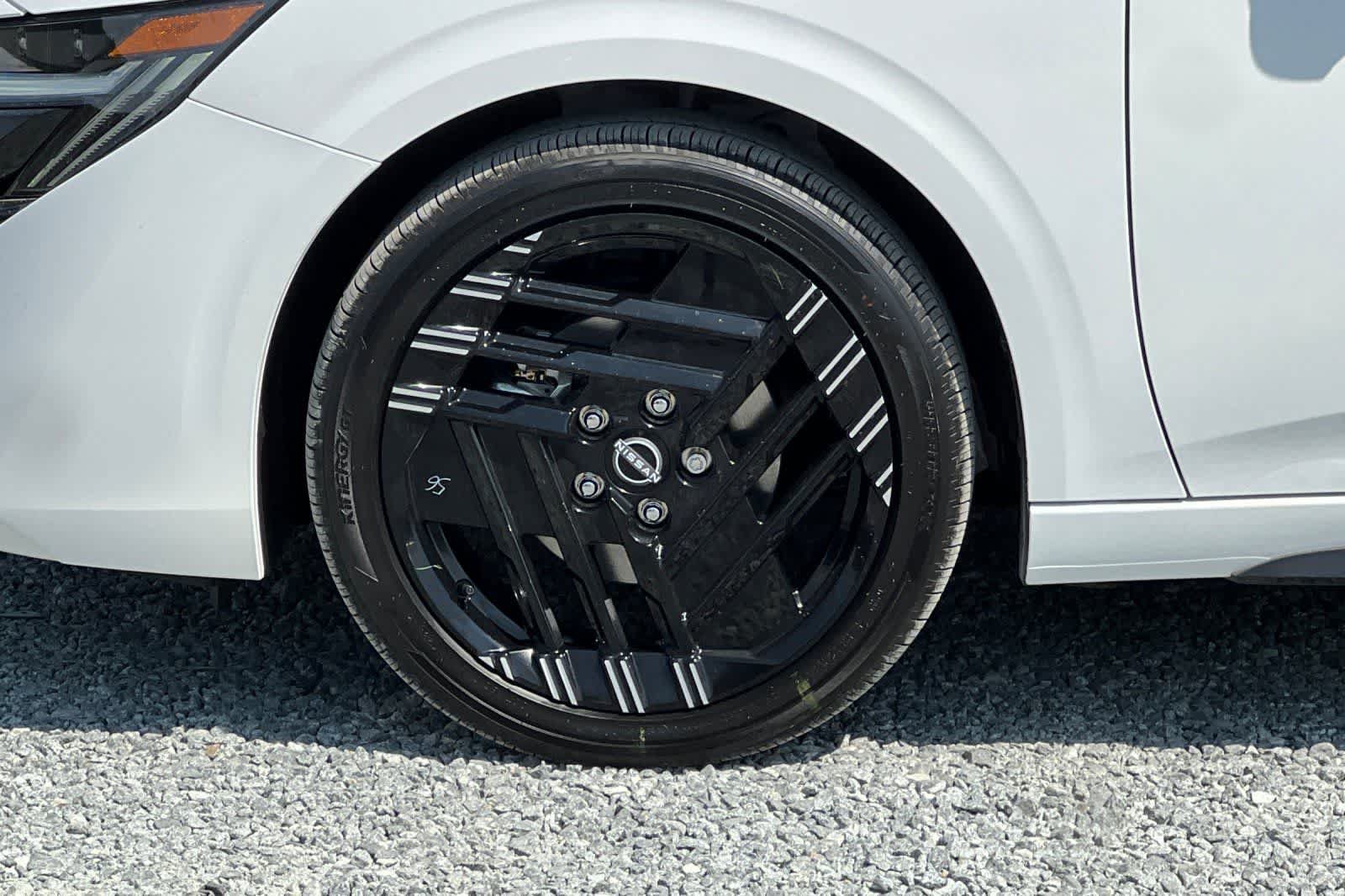 New 2027 Nissan Sentra SR FWD image 31