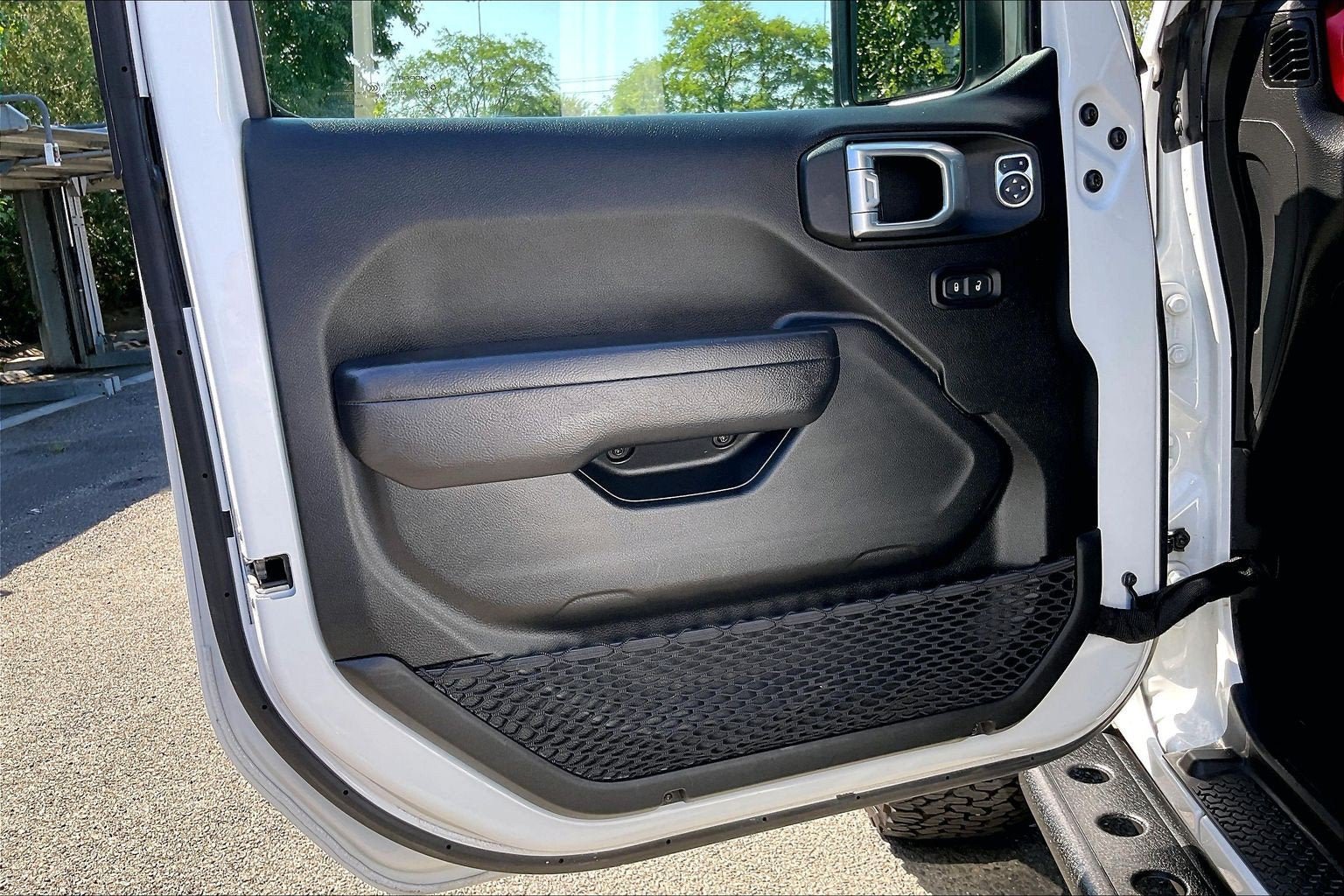 Used 2022 Jeep Wrangler Unlimited Rubicon AWD/4WD image 17
