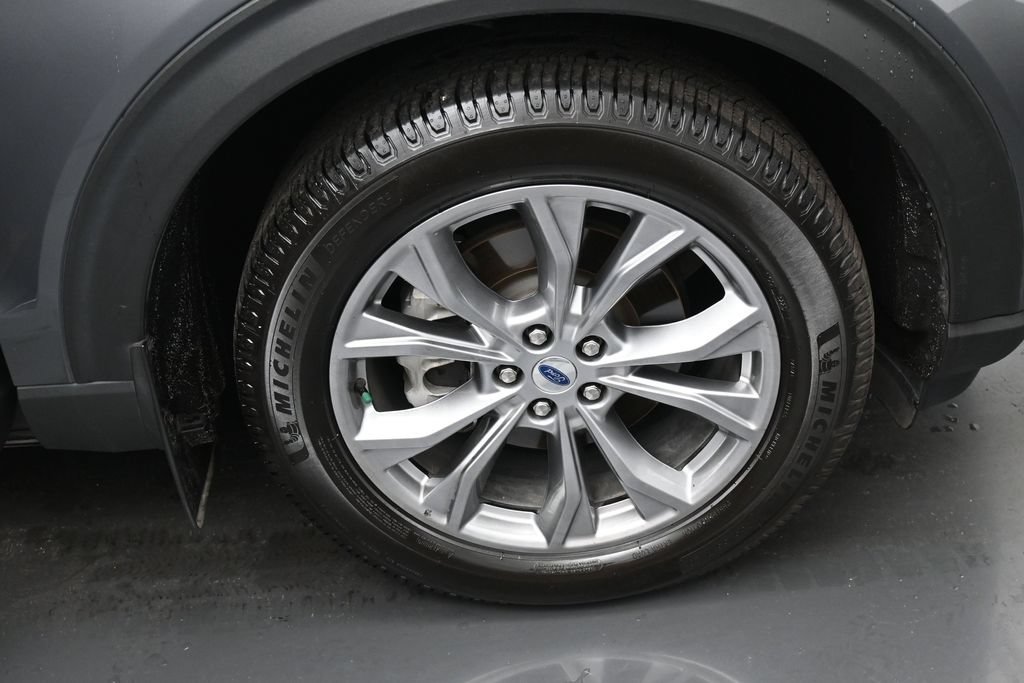 Used 2022 Ford Explorer Limited w/ Equipment Group 301A AWD/4WD image 43