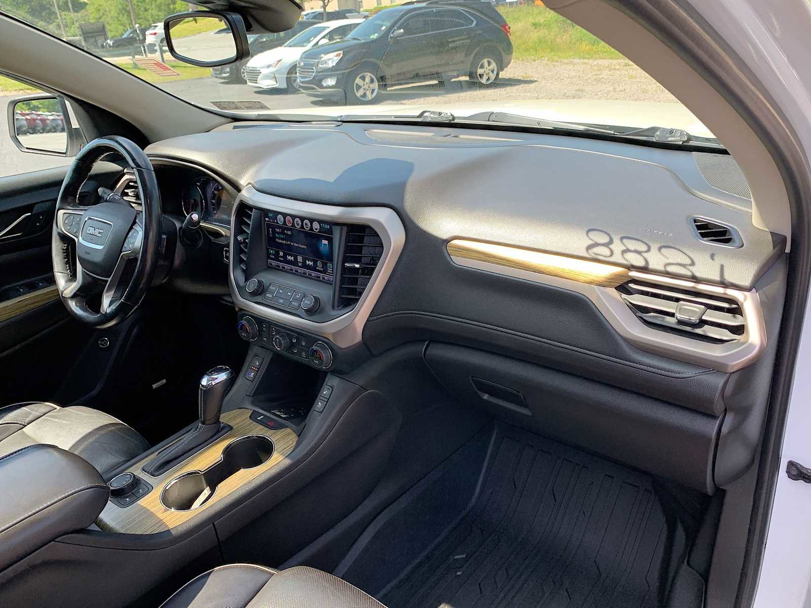 Used 2018 GMC Acadia Denali w/ Technology Package AWD/4WD image 29