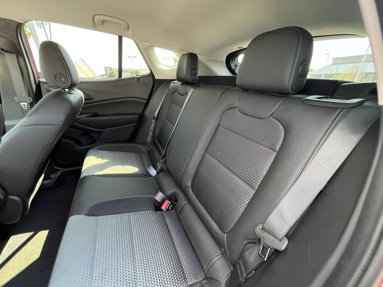Used 2025 Chevrolet Trax LT FWD image 27