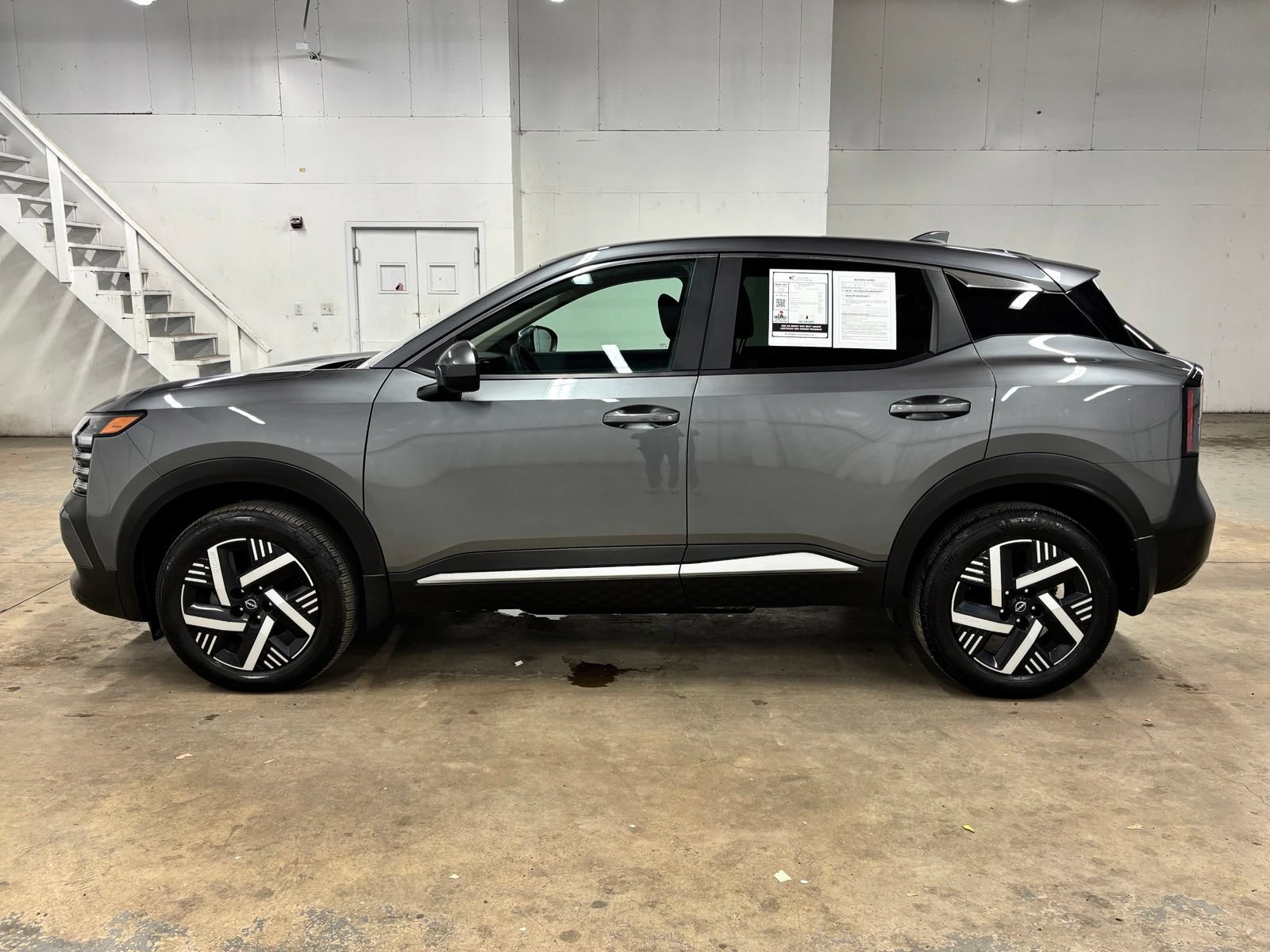 Used 2025 Nissan Kicks SV FWD image 4