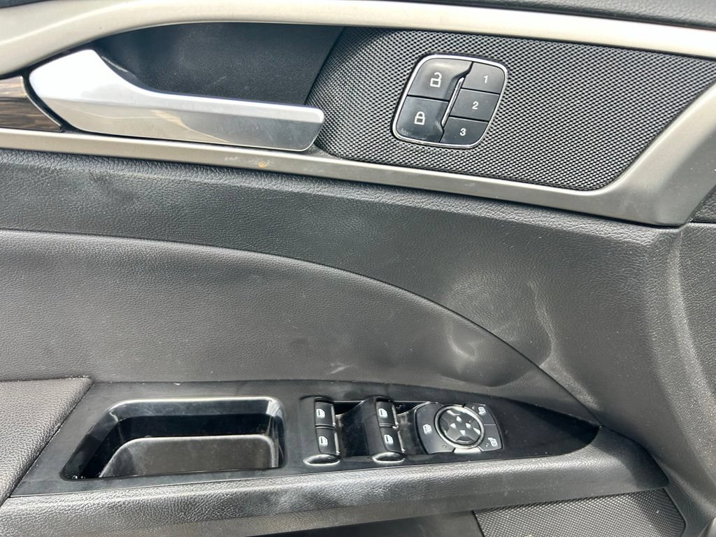 Used 2013 Ford Fusion SE FWD image 21