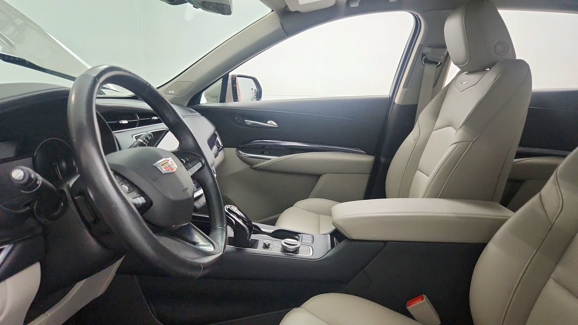 Certified 2023 Cadillac XT4 Luxury w/ Cold Weather Package AWD/4WD image 17