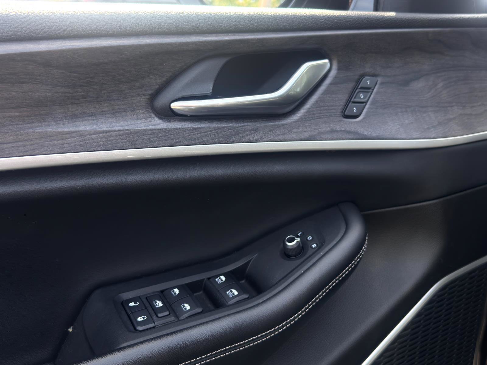 Used 2022 Jeep Grand Cherokee L Limited image 14