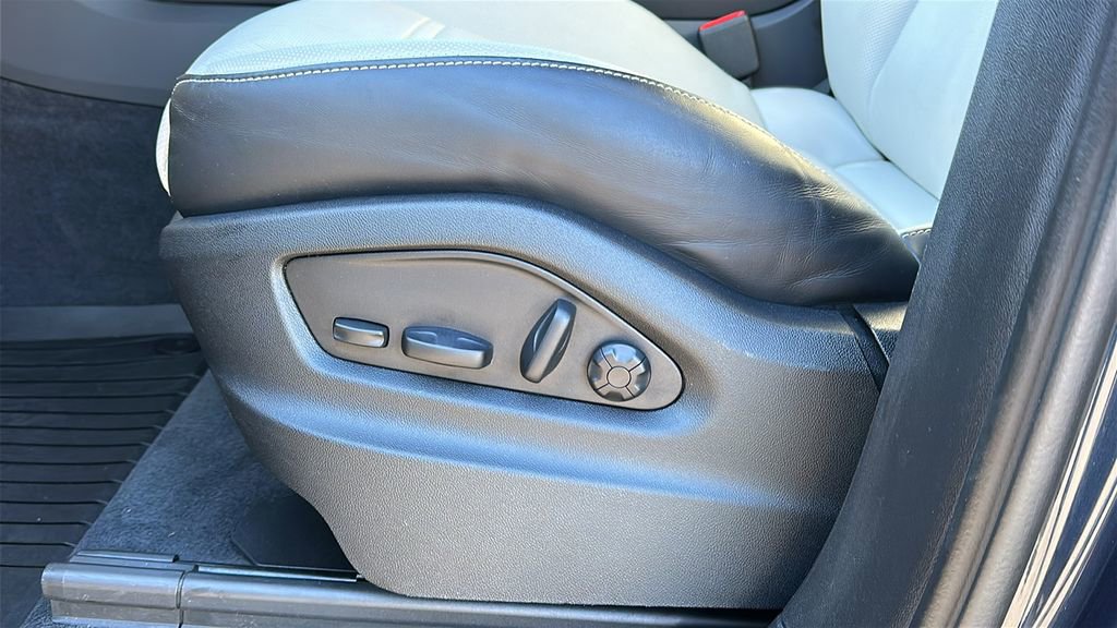 Used 2024 Porsche Cayenne Coupe image 10