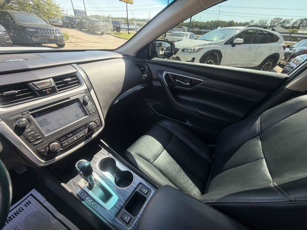 Used 2016 Nissan Altima 3.5 SL w/ 3.5 Technology Package FWD image 20