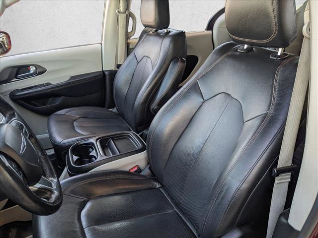 Used 2020 Chrysler Pacifica Touring-L image 16